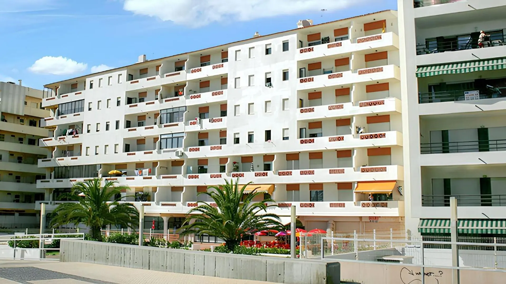 Charming Apartment In Quarteira 50 M² Terrace